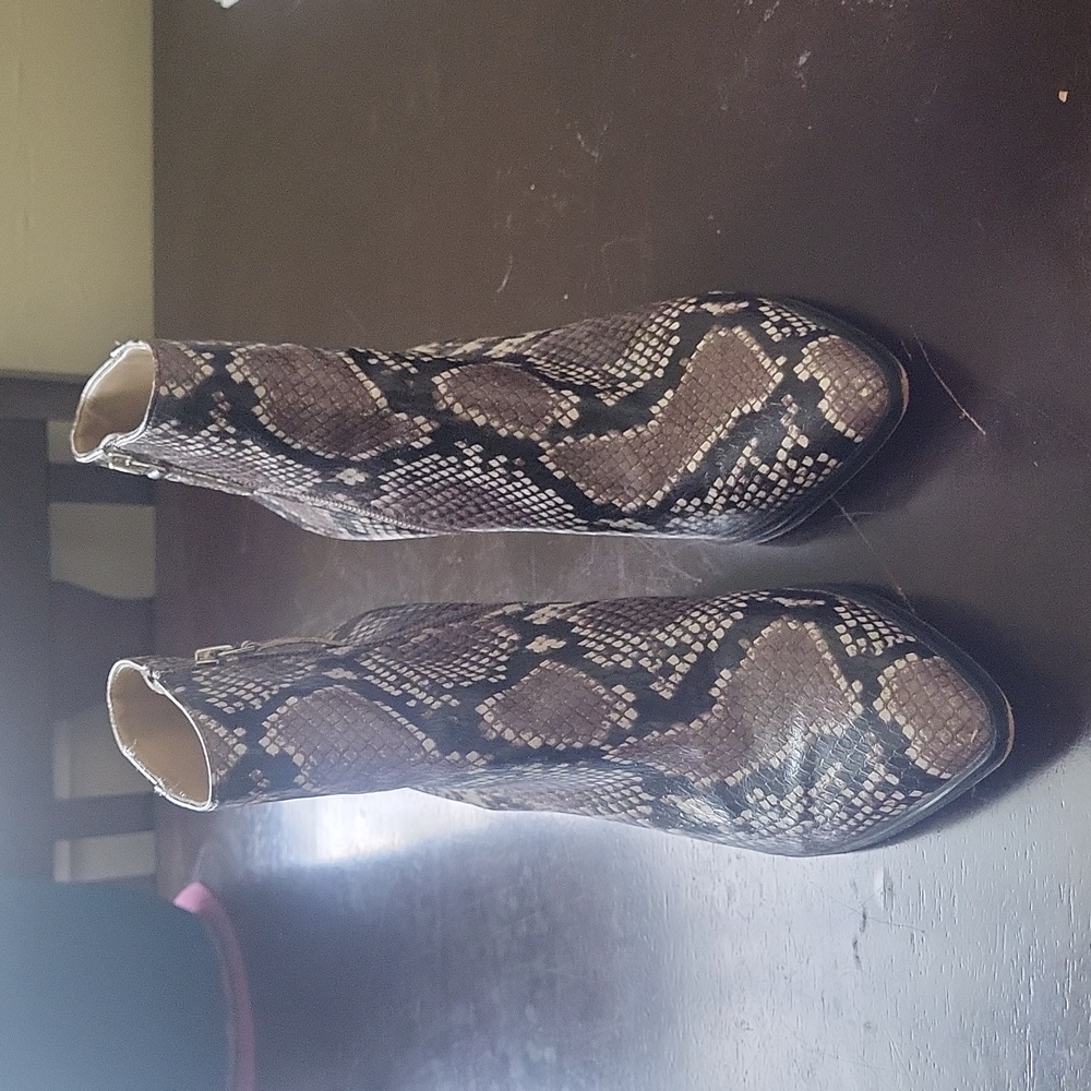 14th and Union Snake skin Booties